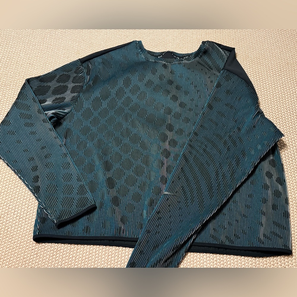 Nike Run Division Top Sz L In Black/ Green Abyss/Reflect Black